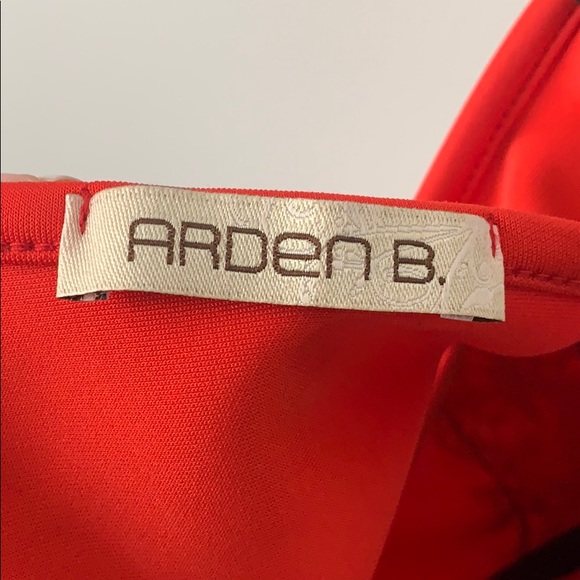 💘Arden B. - Sexy red crop top with tie back💘 - Picture 5 of 6